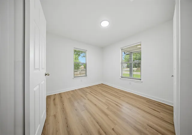 Photo 3 of Single family home for sale at 500 S 4Th St, Bonham, TX 75418 | MLS# 21343130 | Listing updated on 2026-09-12