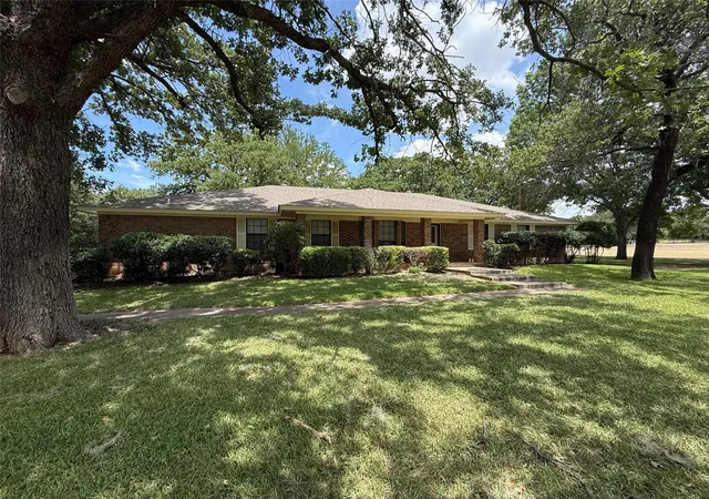 Photo 1 of Single family home for sale at 136 Busey Blvd, Decatur, TX 76234 | MLS# 21345424 | Listing updated on 2026-09-17
