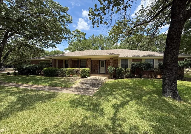 Photo 2 of Single family home for sale at 136 Busey Blvd, Decatur, TX 76234 | MLS# 21345424 | Listing updated on 2026-09-17