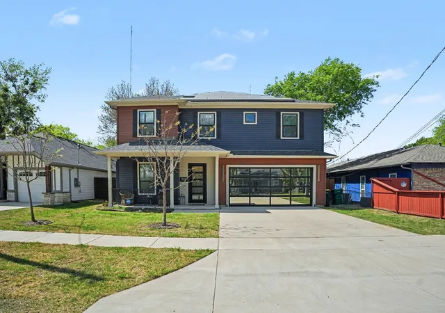 Photo 2 of Single family home for sale at 324 S Main St, Cedar Hill, TX 75104 | MLS# 21343401 | Listing updated on 2026-09-18