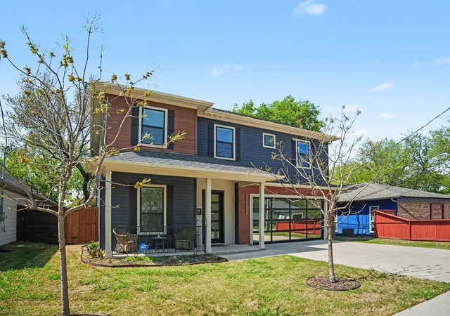 Photo 3 of Single family home for sale at 324 S Main St, Cedar Hill, TX 75104 | MLS# 21343401 | Listing updated on 2026-09-18