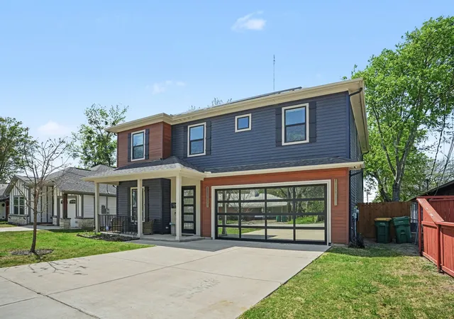 Photo 3 of Single family home for sale at 324 S Main St, Cedar Hill, TX 75104 | MLS# 21343401 | Listing updated on 2026-09-18