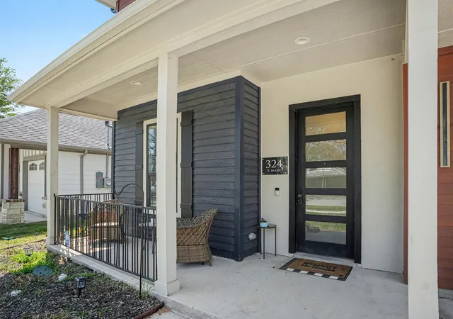 Photo 4 of Single family home for sale at 324 S Main St, Cedar Hill, TX 75104 | MLS# 21343401 | Listing updated on 2026-09-18