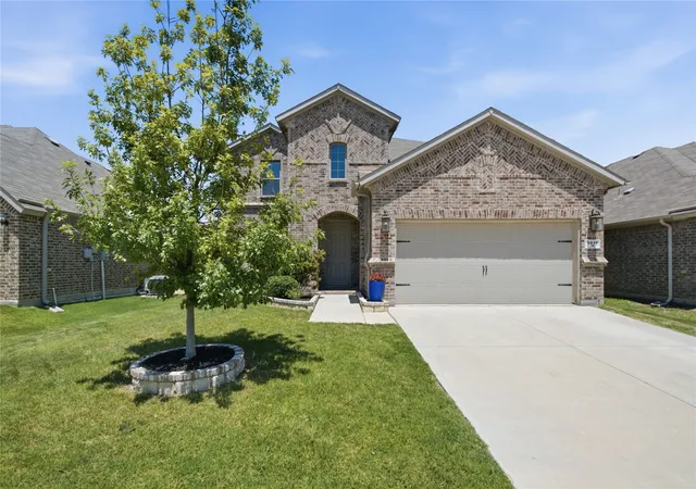Photo 1 of Single family home for sale at 5616 Salt Springs Dr, Fort Worth, TX 76179 | MLS# 21346213 | Listing updated on 2026-07-31