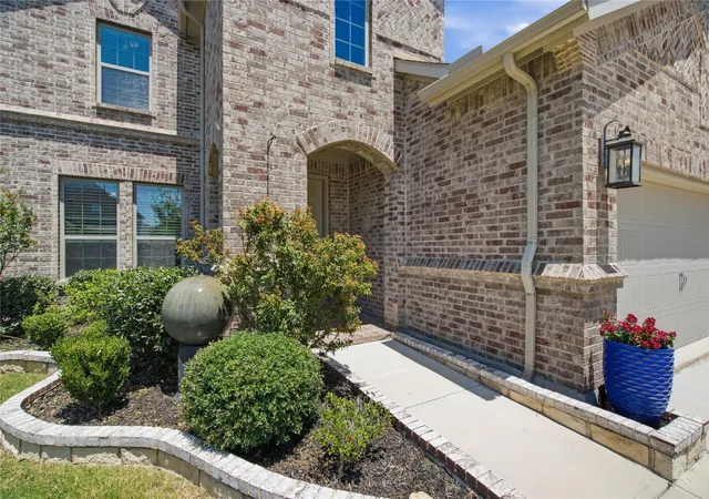 Photo 2 of Single family home for sale at 5616 Salt Springs Dr, Fort Worth, TX 76179 | MLS# 21346213 | Listing updated on 2026-07-31