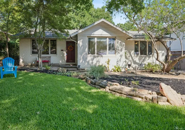 Photo 1 of Sale Pending at 7233 Meadow Lake Ave, Dallas, TX 75214 | MLS# 21346062 | Listing updated on 2026-09-22