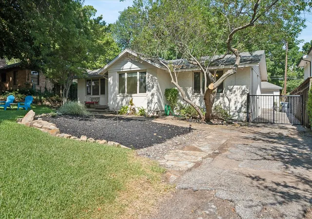 Photo 3 of Sale Pending at 7233 Meadow Lake Ave, Dallas, TX 75214 | MLS# 21346062 | Listing updated on 2026-09-22