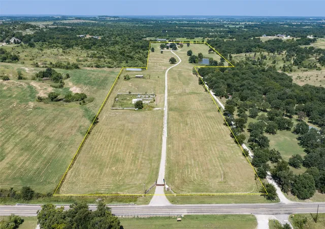 Photo 3 of House for sale at 1420 Farm To Market 2123, Paradise, TX 76073 | MLS# 21338887 | Listing updated on 2026-09-12