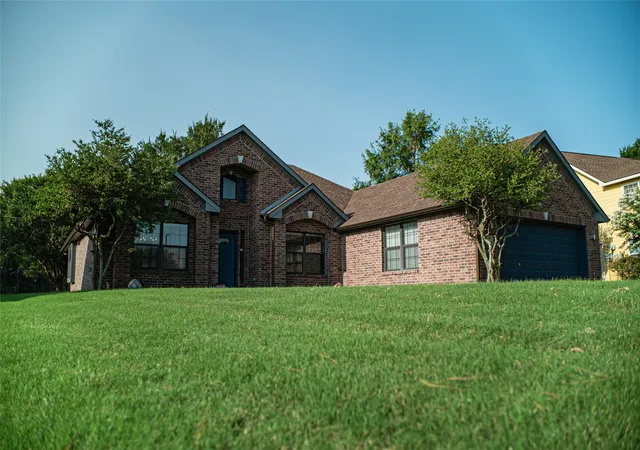 Photo 3 of Single family home for sale at 2521 Glenn Ranch Dr, Burleson, TX 76028 | MLS# 21346489 | Listing updated on 2026-08-02