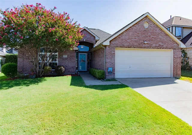 Photo 1 of Sale Pending at 152 Magnolia Ln, Rockwall, TX 75032 | MLS# 21346486 | Listing updated on 2026-09-21