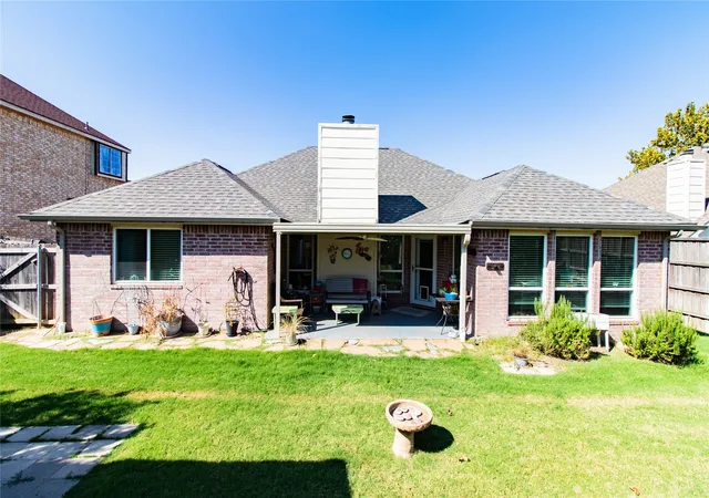Photo 2 of Sale Pending at 152 Magnolia Ln, Rockwall, TX 75032 | MLS# 21346486 | Listing updated on 2026-09-21