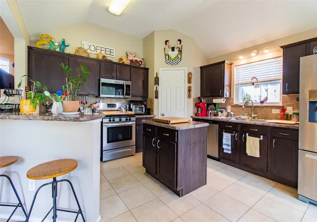 Photo 3 of Sale Pending at 152 Magnolia Ln, Rockwall, TX 75032 | MLS# 21346486 | Listing updated on 2026-09-21