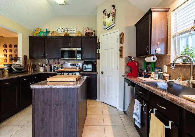 Photo 4 of Sale Pending at 152 Magnolia Ln, Rockwall, TX 75032 | MLS# 21346486 | Listing updated on 2026-09-21