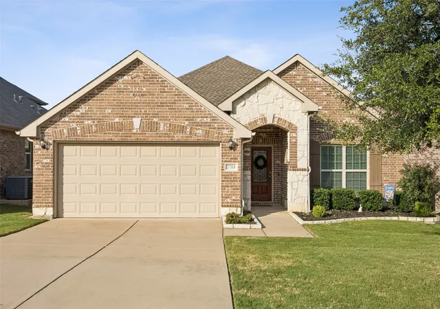 Photo 4 of Single family home for sale at 2784 Morning Song Dr, Little Elm, TX 75068 | MLS# 21345404 | Listing updated on 2026-09-14