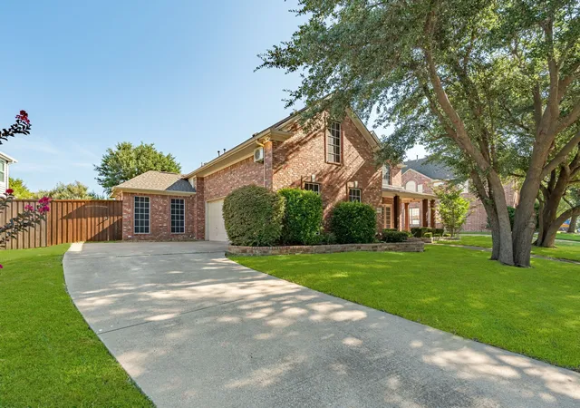 Photo 3 of Single family home for sale at 205 Creekside Dr, Murphy, TX 75094 | MLS# 21345273 | Listing updated on 2026-09-10