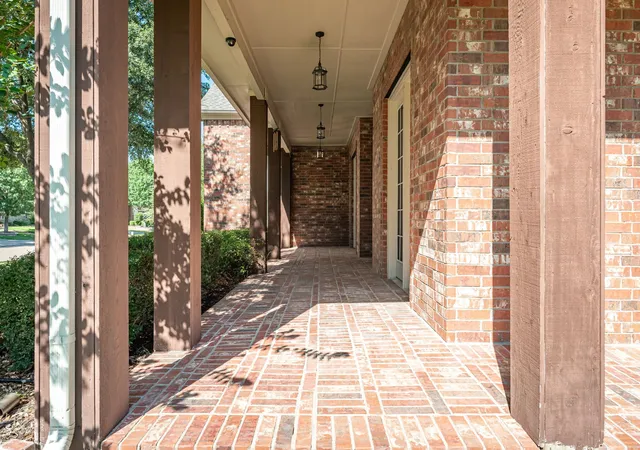Photo 4 of Single family home for sale at 205 Creekside Dr, Murphy, TX 75094 | MLS# 21345273 | Listing updated on 2026-09-10