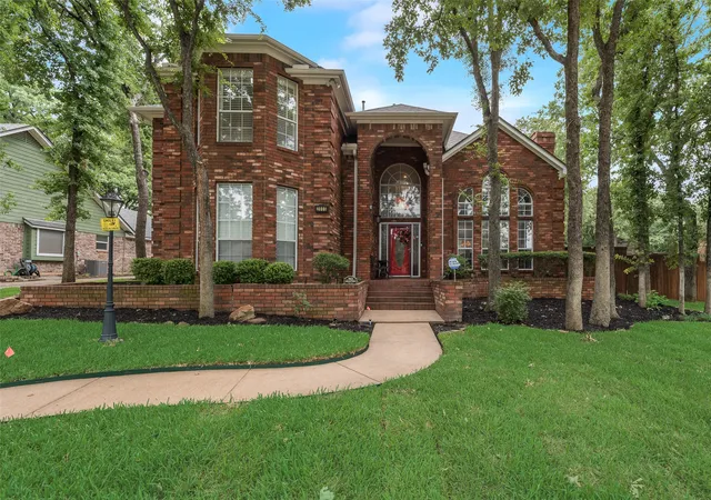 Photo 2 of Single family home for sale at 2805 Pine View Dr, Grapevine, TX 76051 | MLS# 21345266 | Listing updated on 2026-07-31