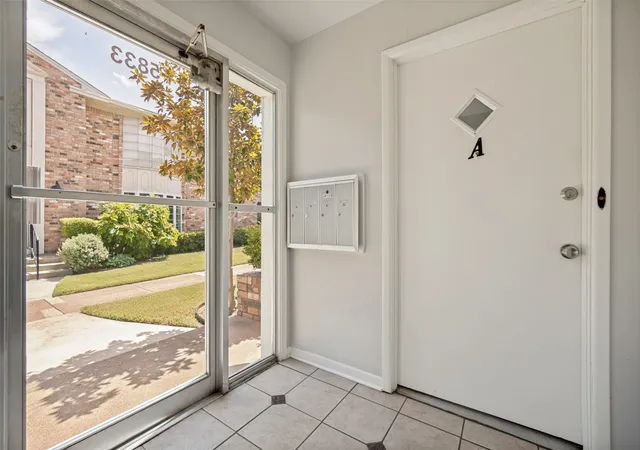 Listing Photo 4 - Condo for sale in building located at 5833 E University Blvd, Dallas, TX 75206 - Unit #A