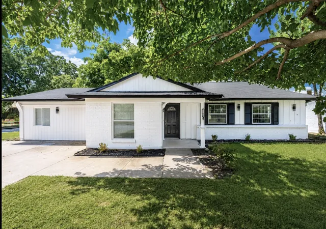Single family home for sale at 1208 Andrews St, Arlington, TX 76011 | MLS# 21346542