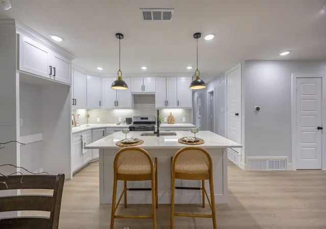 Photo 2 of Single family home for sale at 1208 Andrews St, Arlington, TX 76011 | MLS# 21346542 | Listing updated on 2026-10-01