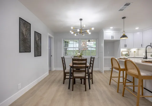 Photo 4 of Single family home for sale at 1208 Andrews St, Arlington, TX 76011 | MLS# 21346542 | Listing updated on 2026-10-01