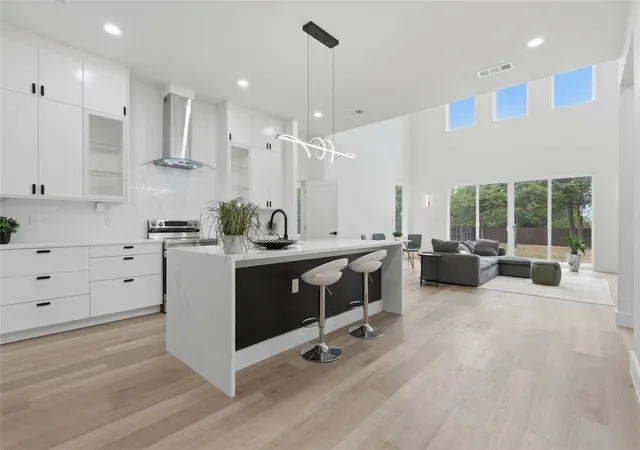 Photo 3 of Single family home for sale at 3905 Blue Ridge Blvd, Dallas, TX 75233 | MLS# 21341446 | Listing updated on 2026-10-04