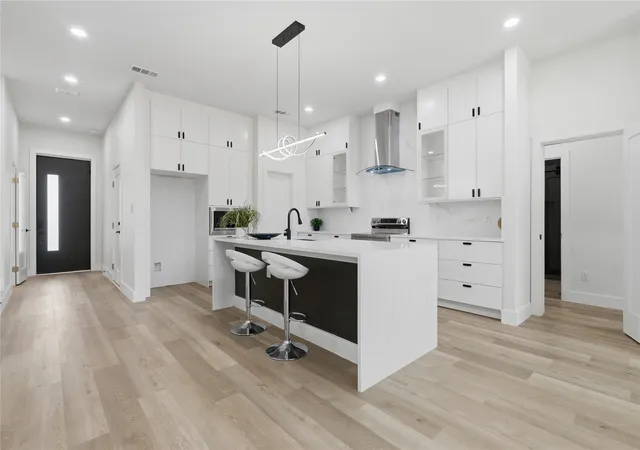 Photo 4 of Single family home for sale at 3905 Blue Ridge Blvd, Dallas, TX 75233 | MLS# 21341446 | Listing updated on 2026-10-04