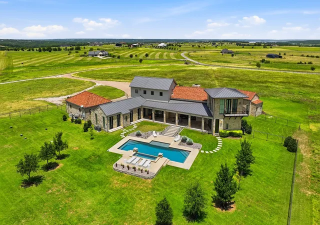 Photo 1 of Single family home for sale at 11802 E Rocky Creek Road, Crowley, TX 76036 | MLS# 21345158 | Listing updated on 2026-09-30