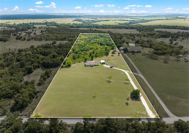 Photo 3 of Single family home for sale at 9888 Nw County Road 2221, Barry, TX 75102 | MLS# 21339525 | Listing updated on 2026-09-20