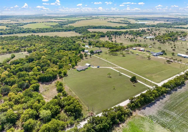 Photo 3 of Single family home for sale at 9888 Nw County Road 2221, Barry, TX 75102 | MLS# 21339525 | Listing updated on 2026-09-20