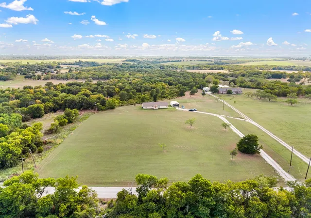Photo 4 of Single family home for sale at 9888 Nw County Road 2221, Barry, TX 75102 | MLS# 21339525 | Listing updated on 2026-09-20