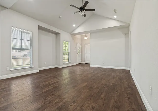 Photo 3 of Single family home for sale at 207 Ennis St, Waxahachie, TX 75165 | MLS# 21327117 | Listing updated on 2026-09-11