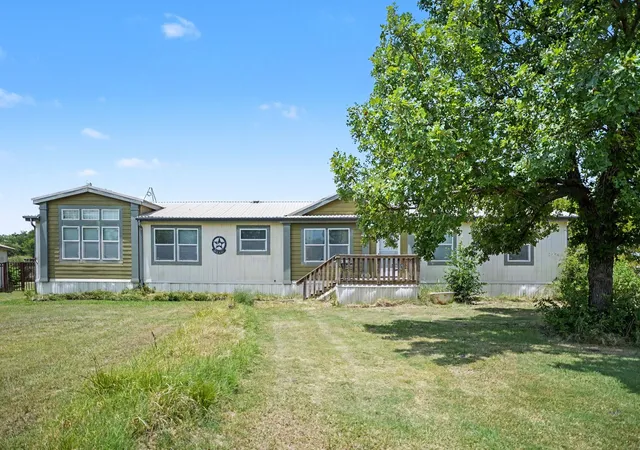 Photo 3 of Sale Pending at 220 Barker Rd, Ennis, TX 75119 | MLS# 21345921 | Listing updated on 2026-09-22