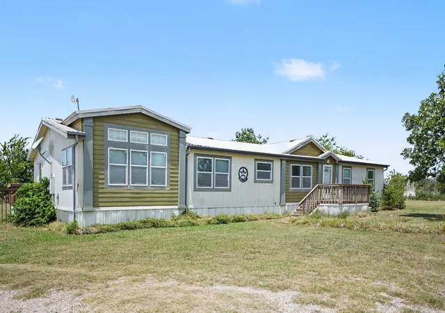 Photo 3 of Sale Pending at 220 Barker Rd, Ennis, TX 75119 | MLS# 21345921 | Listing updated on 2026-09-22