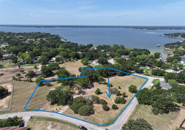 Photo 2 of Sale Pending at 111 Bedfords Bnd, Gun Barrel City, TX 75156 | MLS# 21346583 | Listing updated on 2026-09-03