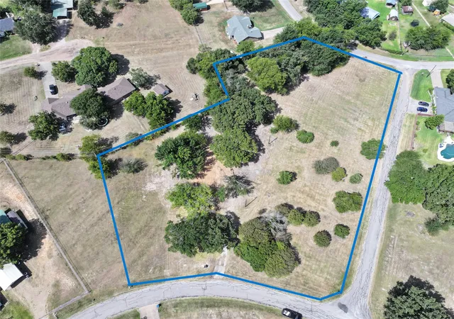 Photo 3 of Sale Pending at 111 Bedfords Bnd, Gun Barrel City, TX 75156 | MLS# 21346583 | Listing updated on 2026-09-03