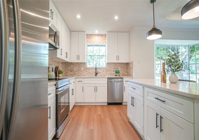 Photo 1 of Single family home for sale at 1917 Middle Glen Dr, Carrollton, TX 75007 | MLS# 21340097 | Listing updated on 2026-09-28