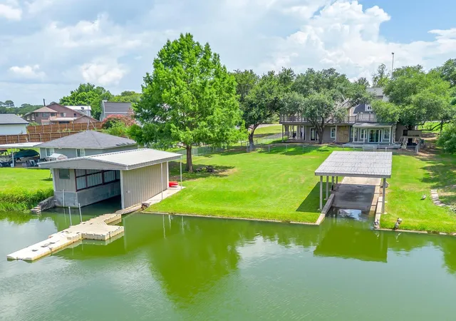 Photo 3 of Single family home for sale at 11972 Younger Ct, Azle, TX 76020 | MLS# 21333837 | Listing updated on 2026-07-31