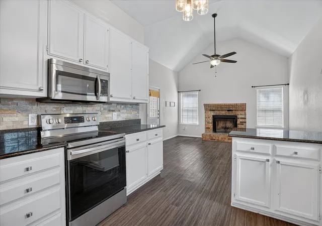 Photo 3 of Sale Pending at 9717 Lea Shore Ct, Fort Worth, TX 76179 | MLS# 21332877 | Listing updated on 2026-09-19