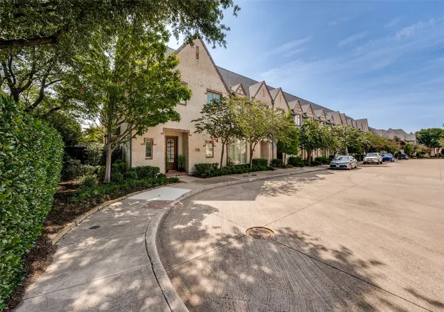 Photo 2 of Townhouse for sale at 17254 Lechlade Ln, Dallas, TX 75252 | MLS# 21344732 | Listing updated on 2026-07-31
