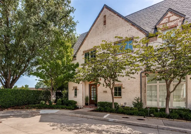 Photo 3 of Townhouse for sale at 17254 Lechlade Ln, Dallas, TX 75252 | MLS# 21344732 | Listing updated on 2026-07-31