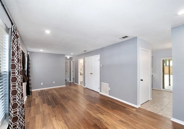 Photo 1 of Single family home for sale at 217 Pierce Dr, Mabank, TX 75156 | MLS# 21340459 | Listing updated on 2026-09-18