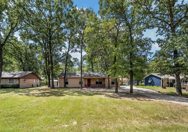 Photo 2 of Single family home for sale at 217 Pierce Dr, Mabank, TX 75156 | MLS# 21340459 | Listing updated on 2026-09-18