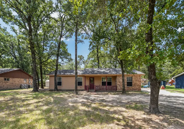 Photo 3 of Single family home for sale at 217 Pierce Dr, Mabank, TX 75156 | MLS# 21340459 | Listing updated on 2026-09-18