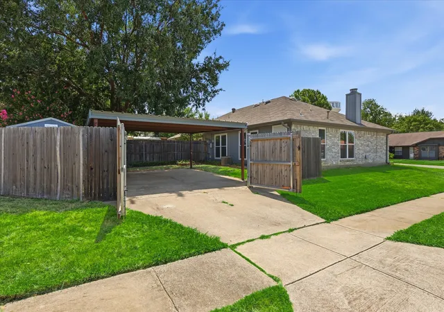 Photo 26 of Single family home for sale at 114 Glade Shadow Dr, Euless, TX 76039 | MLS# 21346680 | Listing updated on 2026-08-01