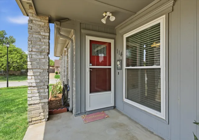 Photo 2 of Single family home for sale at 114 Glade Shadow Dr, Euless, TX 76039 | MLS# 21346680 | Listing updated on 2026-08-01