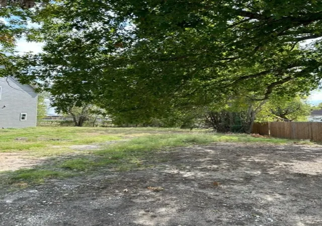 Photo 4 of Land for sale at 402 E Bonham St, Whitewright, TX 75491 | MLS# 21346706 | Listing updated on 2026-07-31