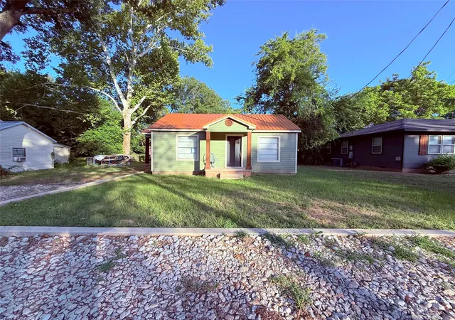 Photo 1 of Single family home for sale at 917 Sherrill St, Winnsboro, TX 75494 | MLS# 21346714 | Listing updated on 2026-09-28