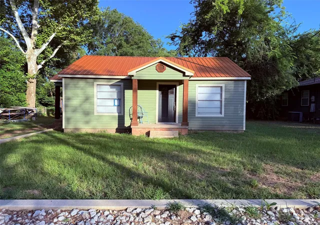 Photo 2 of Single family home for sale at 917 Sherrill St, Winnsboro, TX 75494 | MLS# 21346714 | Listing updated on 2026-09-28