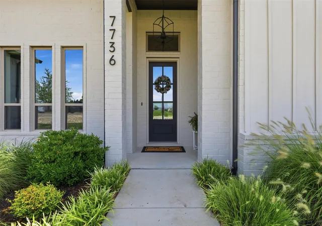 Photo 4 of Single family home for sale at 7736 Laura Lake Ln, Fort Worth, TX 76126 | MLS# 21346410 | Listing updated on 2026-09-12